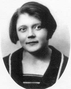 Мама в 22 года, студентка МГУ, 1927